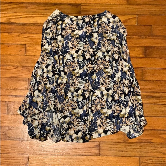 Listicle floral top - Picture 5 of 5